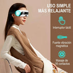 Mujer relajándose con masajeador de ojos